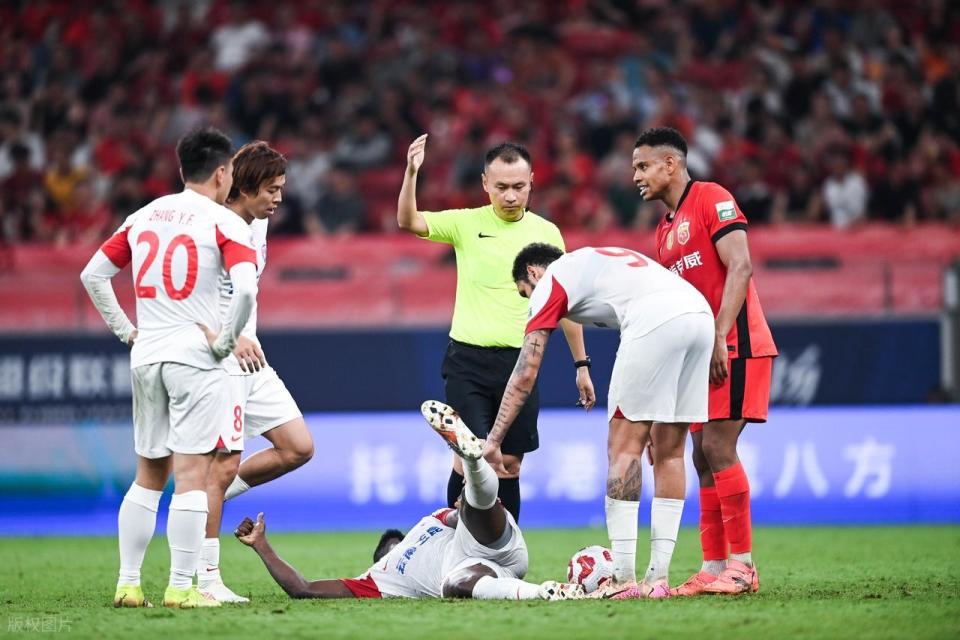 引起争议, 外援约尼查, 日晚 引起争议, 外援约尼查, 日晚