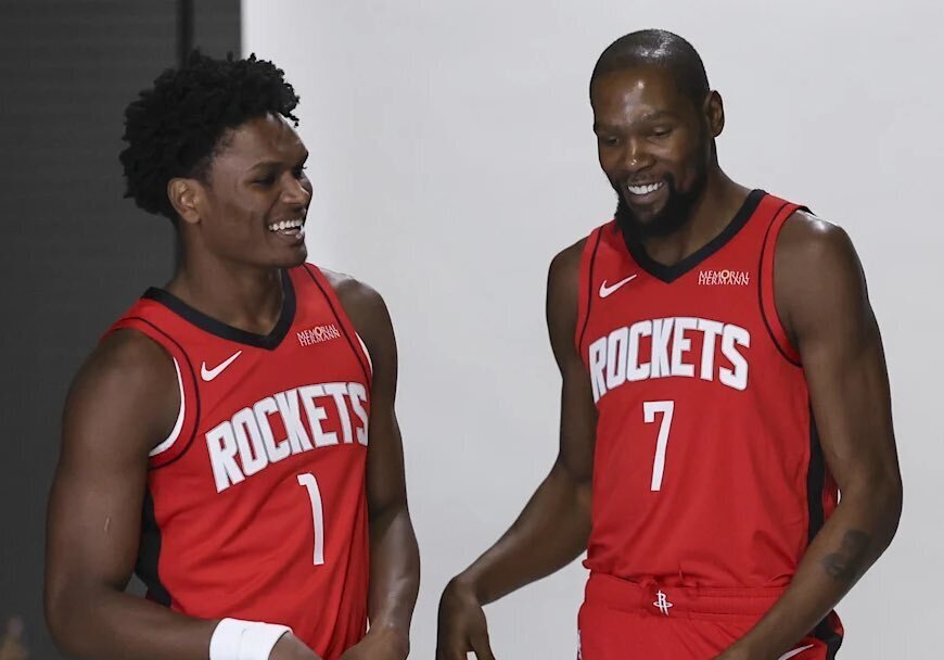 倾听我们的, 他是一个乐