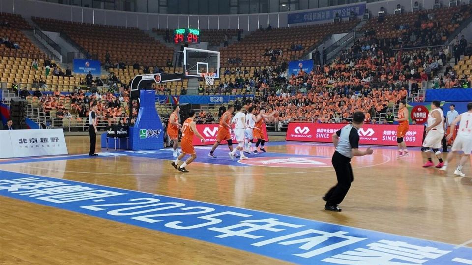 在赛场上展 在赛场上展